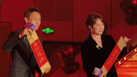 进球的情侣